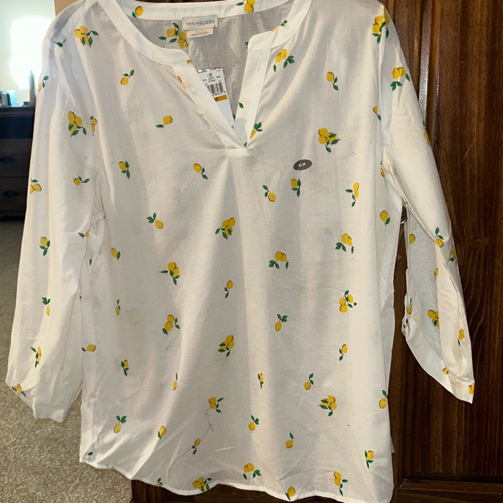 Adorable lemon print top from Van Heusen. Never worn